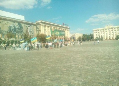 На площади Свободы снова два митинга (ФОТО)