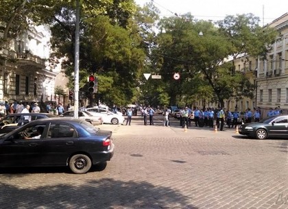 Столкновения в Одессе: в МВД обещают уволить милиционеров (ФОТО)