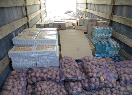 Харьков отправил семь тонн продуктов для жителей Донецка (ФОТО)