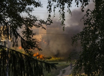 Пожар возле автозаправки на Новых Домах (ФОТО)