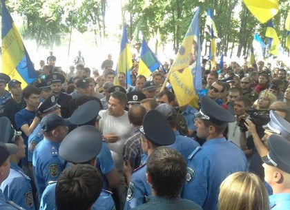 У Авакова говорят, что их милиционер не называл флаг Украины тряпкой (ВИДЕО)