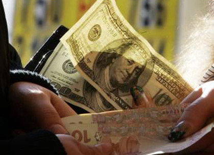 Межбанк открылся ростом доллара до 14.40 грн/доллар