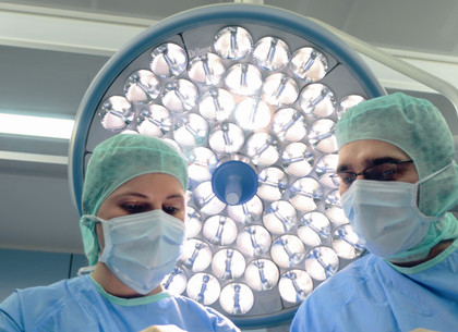Военному госпиталю в Харькове передали хирургические светильники (ФОТО)