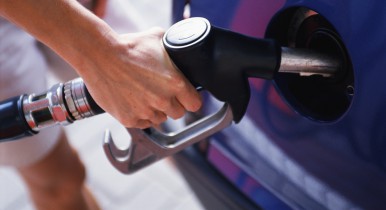 Украинцы перестали покупать бензин: продажи на АЗС рекордно упали