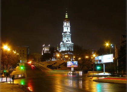 «Харьковоблэнерго» хочет отключать уличные фонари раньше, а включать позже