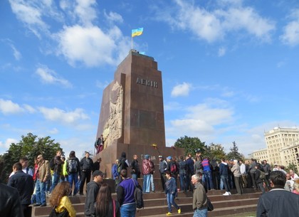 Тигипко в Харькове: Политики должны не памятники сносить, а развивать экономику
