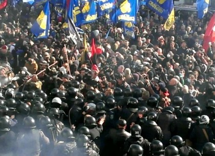 Столкновения под Радой: милиция задержала 50 активистов (Дополнено, ФОТО)