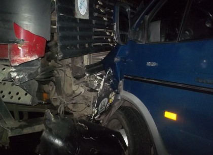 В Харькове грузовик протаранил четыре авто. Есть пострадавшие (ФОТО)