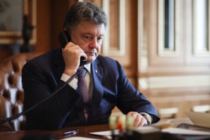 Порошенко поговорил с Путиным по телефону о прекращении огня на Донбассе