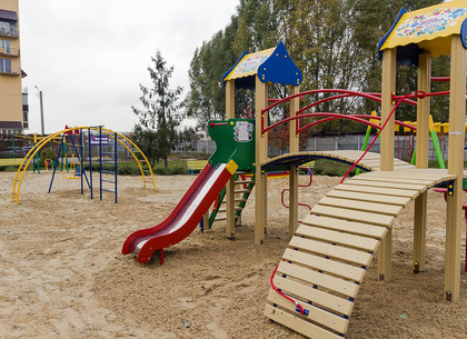 В районе МЖК «Интернационалист» установили новые детские площадки