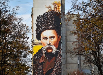 На харьковской высотке нарисовали самый большой в мире портрет Шевченко (ФОТО)