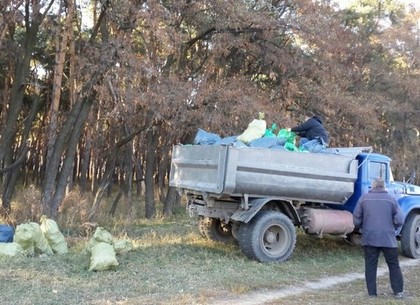 Субботник на Журавлевке: активисты собрали десятки мешков мусора (ФОТО)