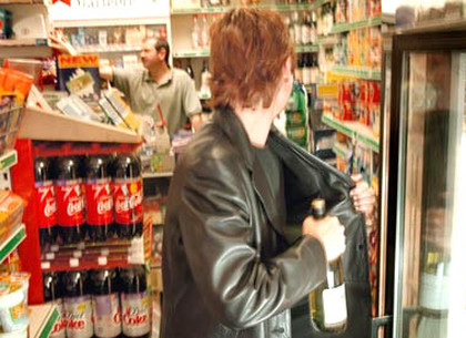 Что крадут харьковчане в супермаркетах города: сводка МВД