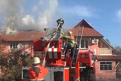 Харьковский спасатель эвакуировал людей из горящего дома до приезда пожарных (ФОТО)