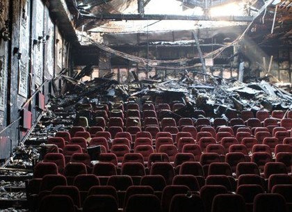 Суд избрал меру пресечения для подозреваемых в поджоге кинотеатра Жовтень