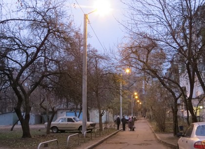 На проспектах Героев Сталинграда и Маршала Жукова стало светлее (ФОТО)