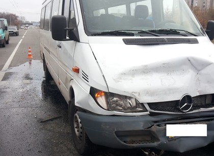 Столкновение микроавтобуса и иномарки под Харьковом. Пять человек пострадали (ФОТО)