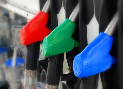 Бензин за сутки подорожал на 18 копеек: мониторинг цен по областям