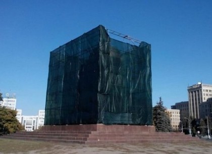Памятник Ленину должен быть восстановлен из принципа ( Михаил Добкин)