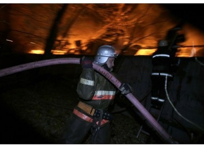 Как тушили пожар возле киностудии Довженко в Киеве (ФОТО, ВИДЕО)
