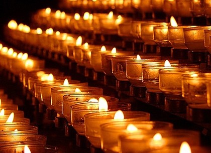 День памяти жертв голодоморов: возложения цветов и свечи на площади Свободы