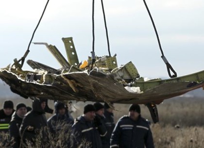 Обломки сбитого Боинга-777 привезли в Харьков