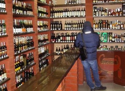 В Украине подешевеет алкоголь и сигареты: подробности