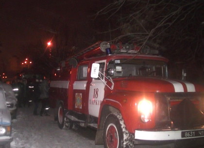 На Салтовке второй раз за месяц горело общежитие: чрезвычайники спасли 22 человека