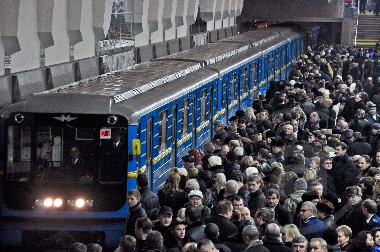 Харьковоблэнерго требует увеличить интервал движения в метрополитене