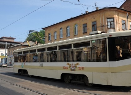 Трамвай № 27 изменит маршрут из-за аварийных деревьев