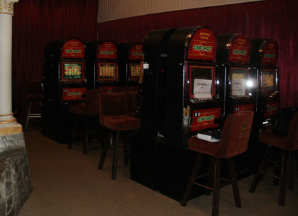 В Чугуеве накрыли подпольный зал игровых автоматов