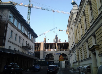 Как возводится гигантский торговый дом на Пушкинской