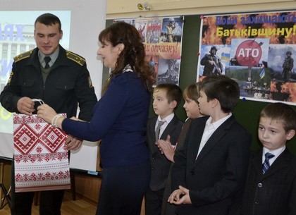 Участники АТО проводят уроки мужества в Харькове