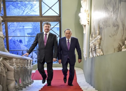 Украина возобновляет сотрудничество с Казахстаном: договоренности Порошенко и Назарбаева