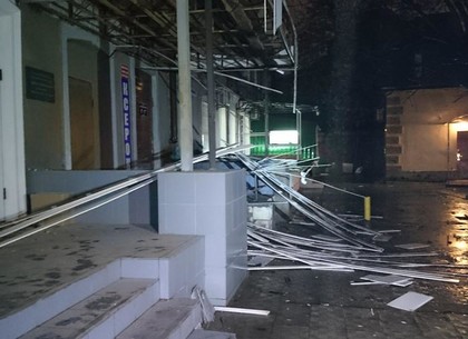 Взрыв на Рымарской: в магазине вылетели стекла (ФОТО, ВИДЕО)