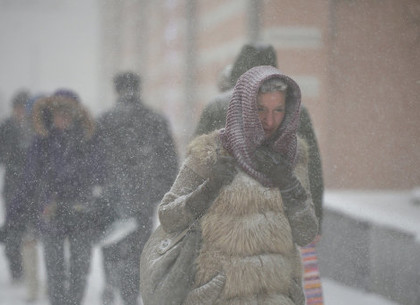 Москва парализована снежной бурей: город стоит в пробках, прервано авиасообщение
