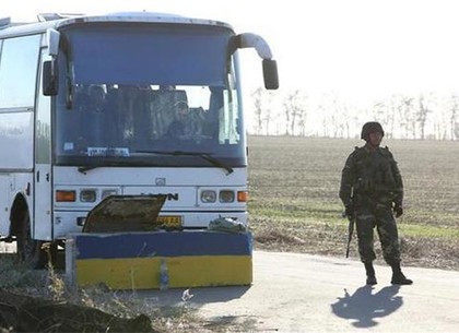 Украина полностью прекращает автобусное и железнодорожное сообщение с Крымом