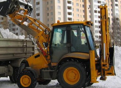 Коммунальщики ликвидируют последствия снегопада в Харькове
