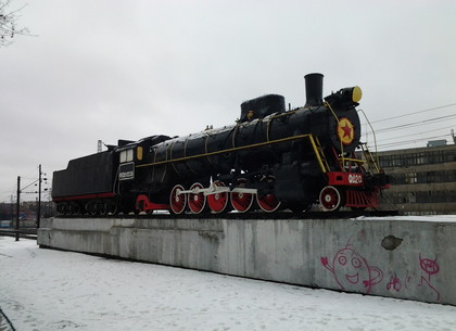 На Южном вокзале в Харькове навсегда застыл легендарный паровоз ФД20 (ФОТО)