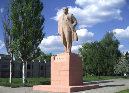 На Харьковщине пытались снести еще один памятник Ленину