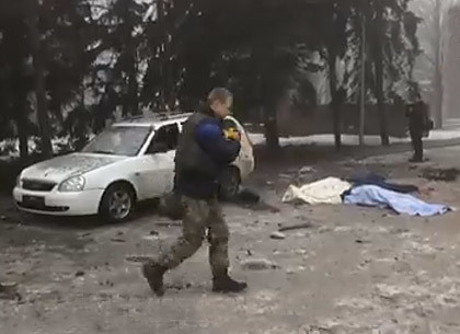 Трагедия в Донецке: люди погибли в очереди за гуманитарной помощью (ВИДЕО 18+!)