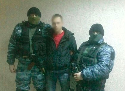 Активист, который с флагом РФ штурмовал ХОГА, задержан милицией (ФОТО)