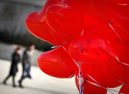 День Святого Валентина в Харькове: влюбленные могут покататься на особенном трамвае и смотреть кино всю ночь
