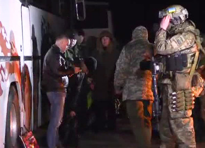 133 освобожденных из плена украинских военнослужащих прибыли в Харьков