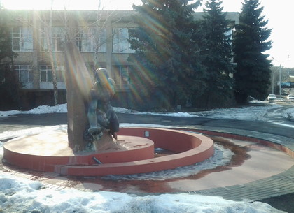 Памятник водопроводчику в Харькове имеет китайские корни (ФОТО)