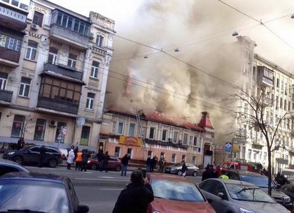 Пожар в киевской вареничной: погибли два спасателя (ВИДЕО)