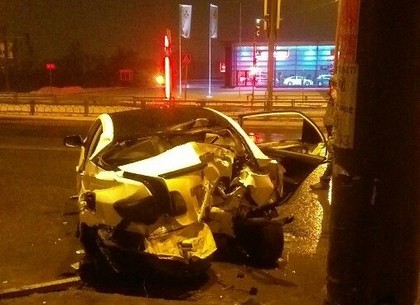 ДТП на улице Шевченко: Toyota всмятку, водитель жив (ФОТО)