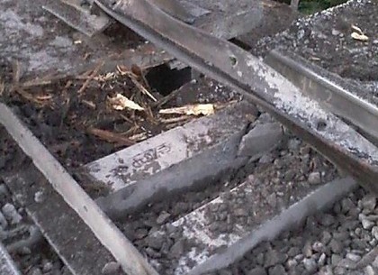 Взорван железнодорожный мост, соединявший ЛНР с Украиной