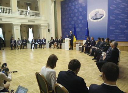 Яценюк требует немедленно конфисковать миллиарды «семьи» Януковича