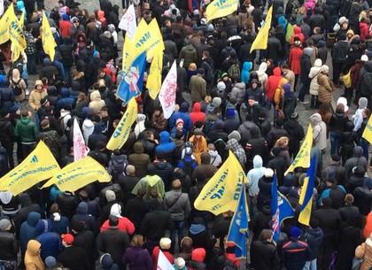 В Киеве проходит очередной «Митинг белых платков» (ФОТО)